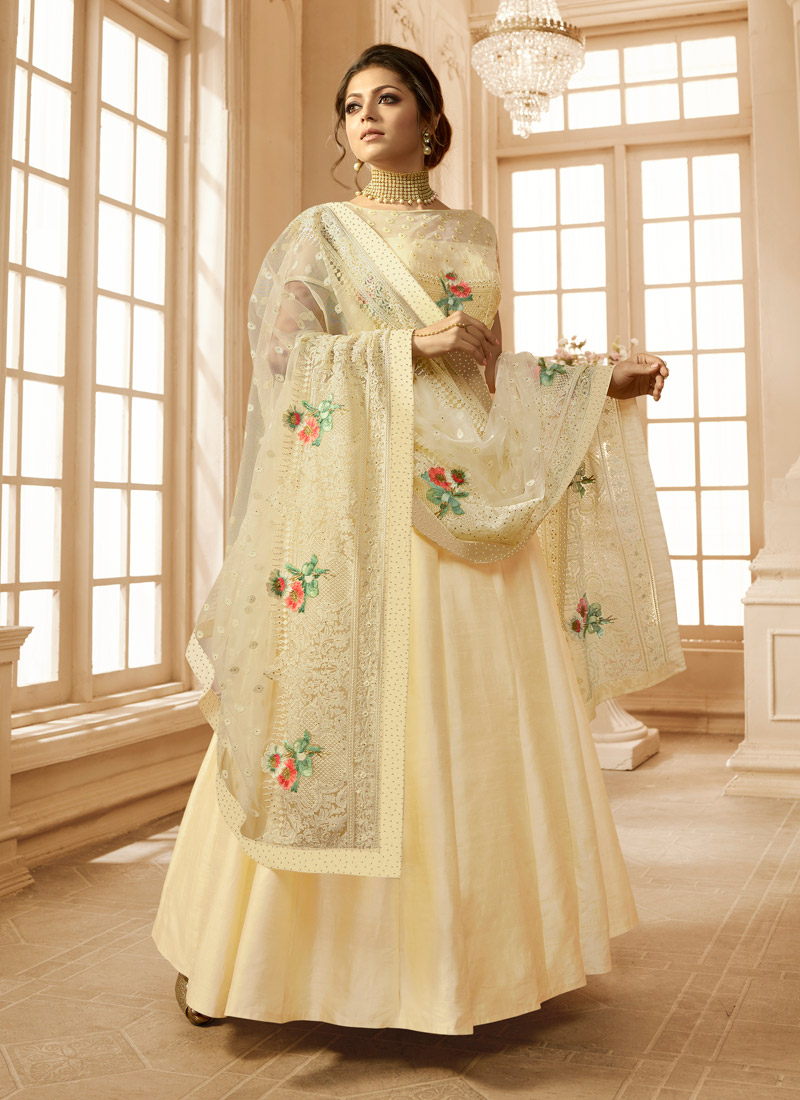 Online Shop Drashti Dhami Cream Embroidered Wedding Wear Floor